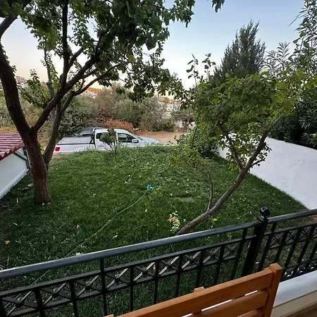 Center Stylish New 2 Bd With Balcony Apartment *