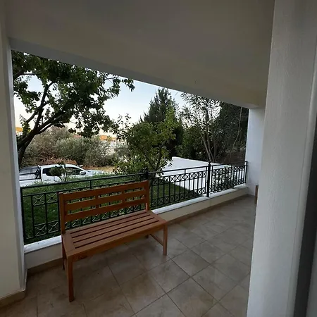Center Stylish New 2 Bd With Balcony Apartment *