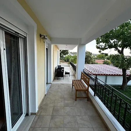 Apartment Center Stylish New 2 Bd With Balcony *