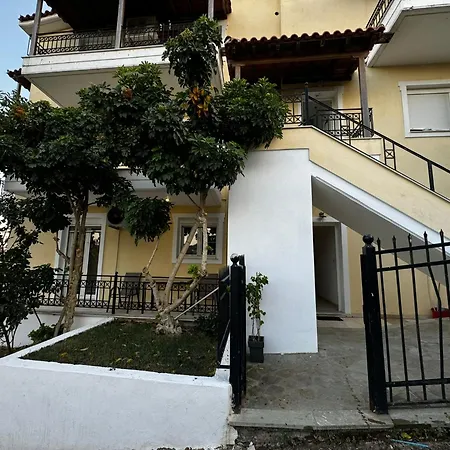 Apartment Center Stylish New 2 Bd With Balcony *