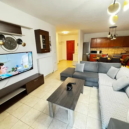 Apartment Center Stylish New 2 Bd With Balcony
