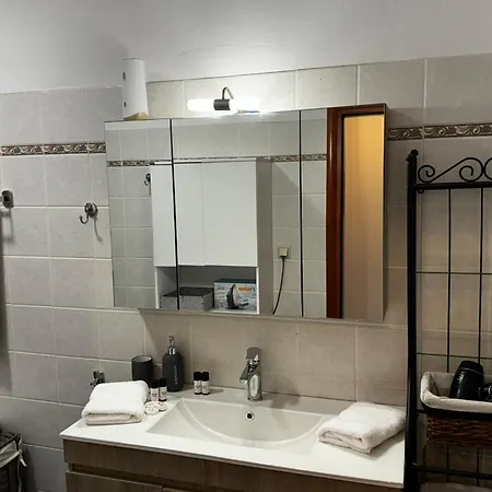 Apartment Center Stylish New 2 Bd With Balcony *