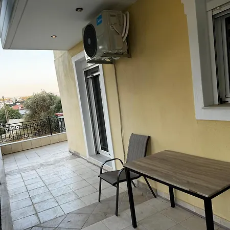 Center Stylish New 2 Bd With Balcony *