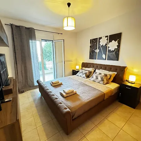 Apartment Center Stylish New 2 Bd With Balcony Skiathos Town