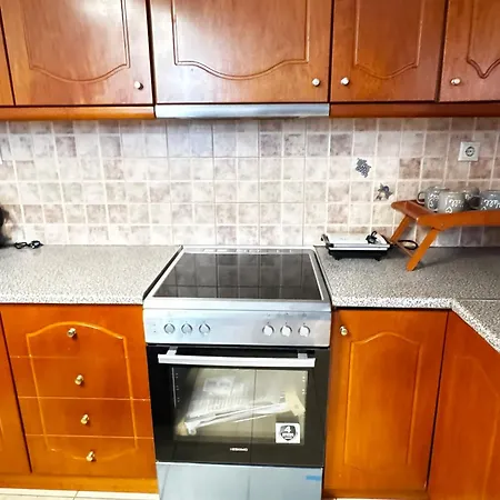 Center Stylish New 2 Bd With Balcony דירה