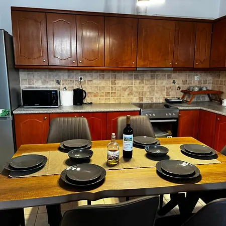 Center Stylish New 2 Bd With Balcony *