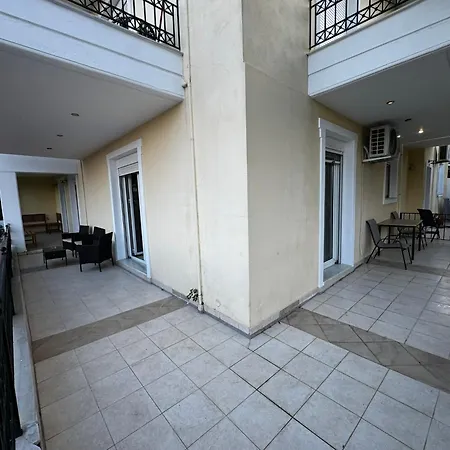 Center Stylish New 2 Bd With Balcony דירה