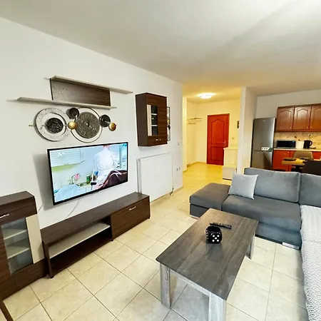 Center Stylish New 2 Bd With Balcony דירה *