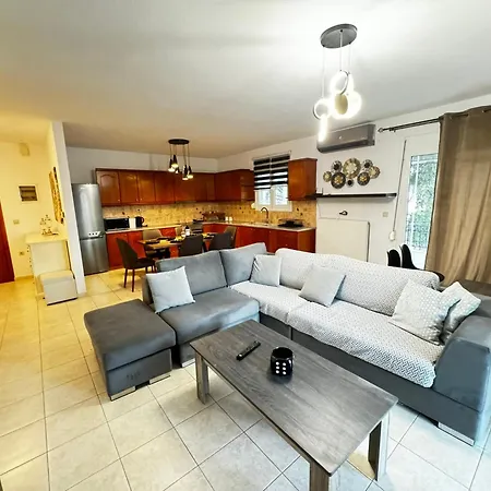 Center Stylish New 2 Bd With Balcony * העיירה סקיאתוס